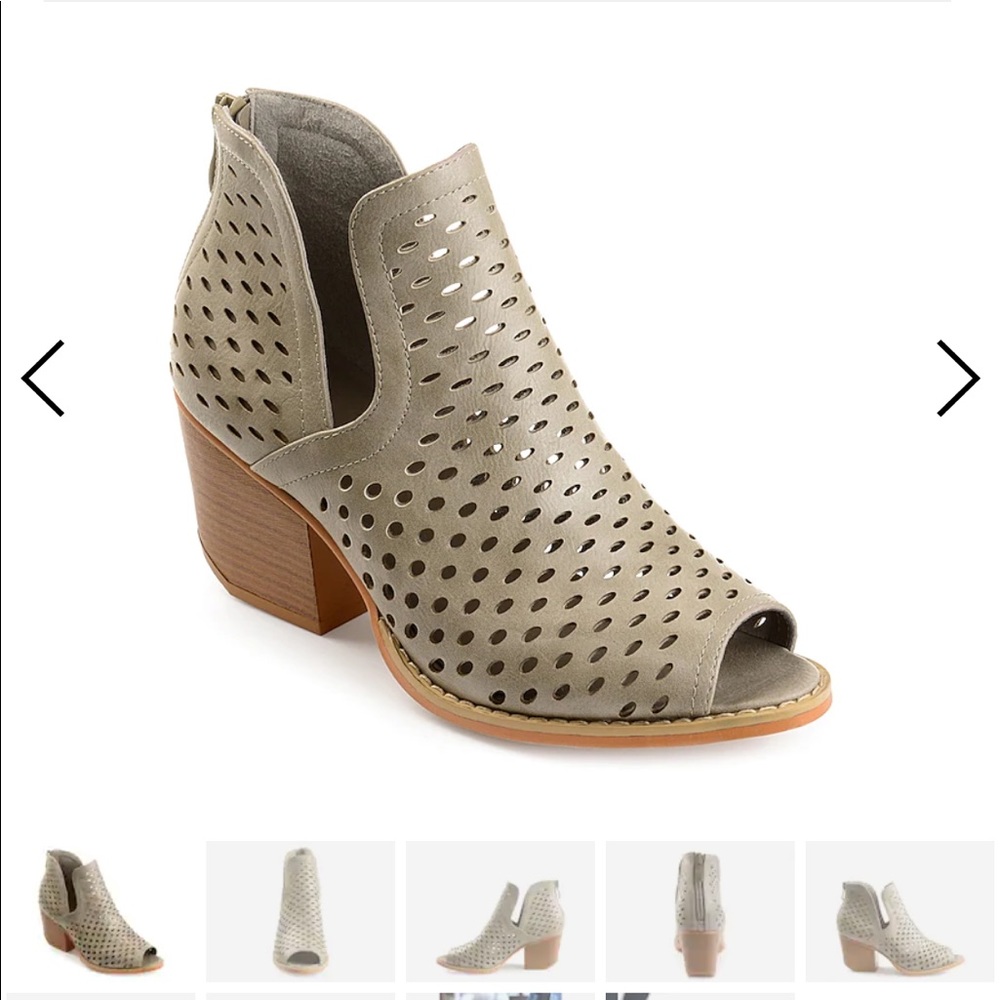 Journee Collection Bootie - Picture 2 of 2